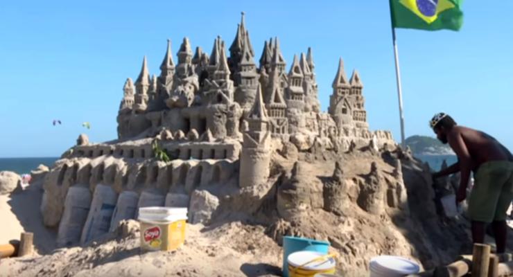 Бразилец решил не платить коммуналку и более 20 лет живет в замке из песка