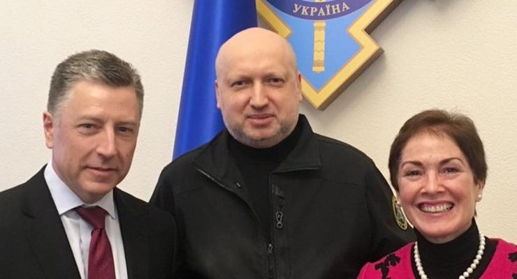 Турчинов обсудил с Волкером закон о Донбассе