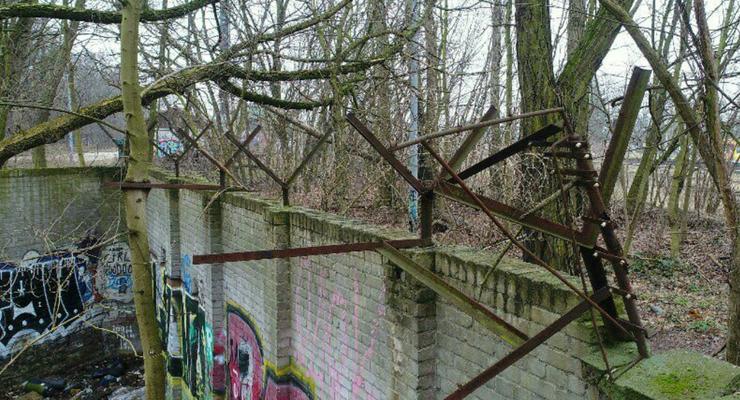 В Германии обнаружили неизвестный фрагмент Берлинской стены