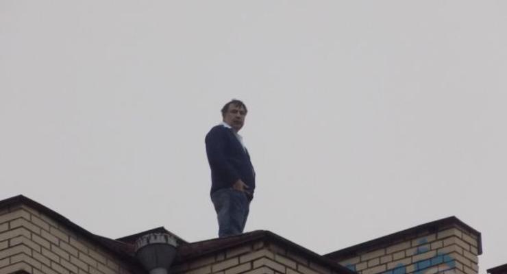 Хотел позвонить: Саакашвили объяснил инцидент на крыше