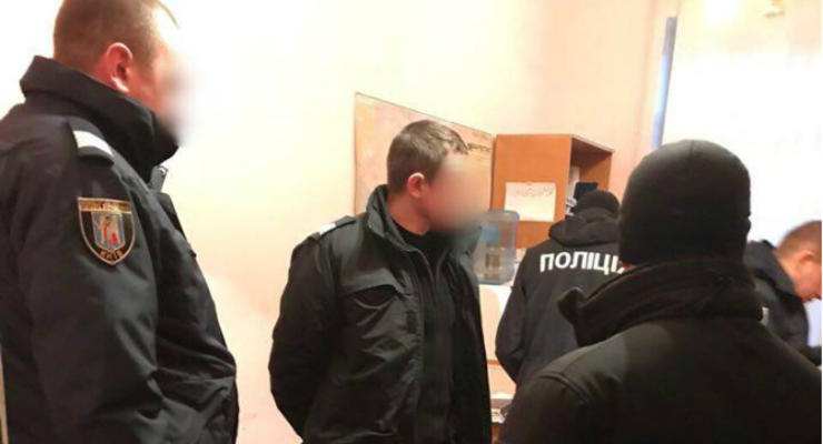 Прокуратура: В Киеве на вокзале орудовала ОПГ во главе с полицией