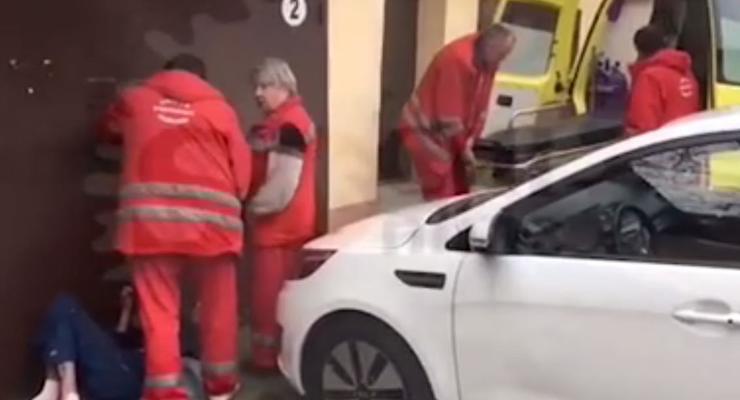 В РФ медсестры выбросили на улицу тяжелобольного