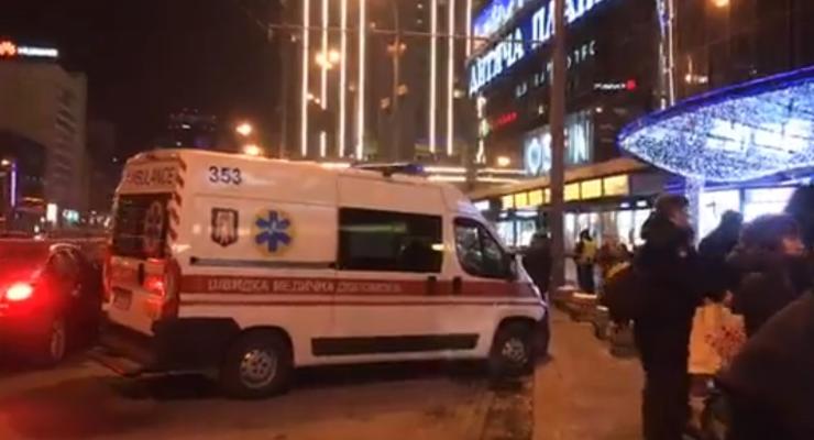 В Киеве полиция проверяет ТРЦ Украина после сообщения о минировании