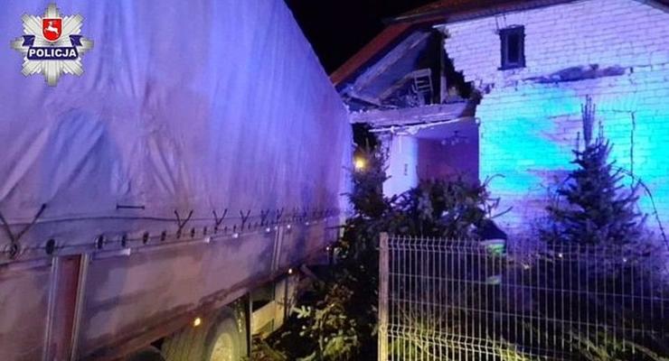 В Польше украинец уснул за рулем и въехал в дом