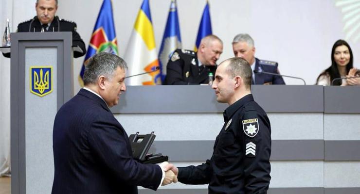 Аваков наградил полицейских, застреливших пророссийского активиста в Одессе