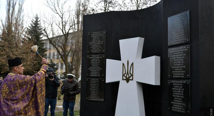 Под Одессой открыли памятник погибшим бойцам ВСУ