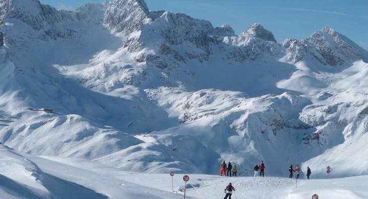В горах Австрии застряла сотня туристов из-за сломанного подъемника