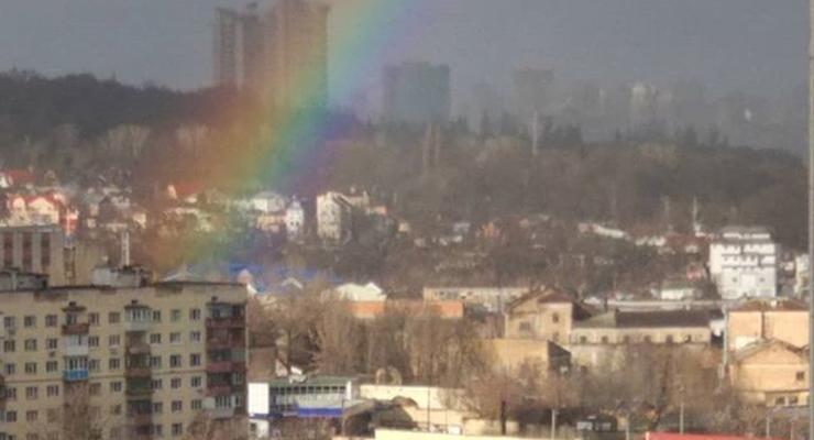 Аномально теплая зима: киевляне наблюдали радугу