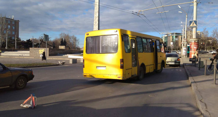 В Одессе у маршрутки с пассажирами на ходу отвалились колеса