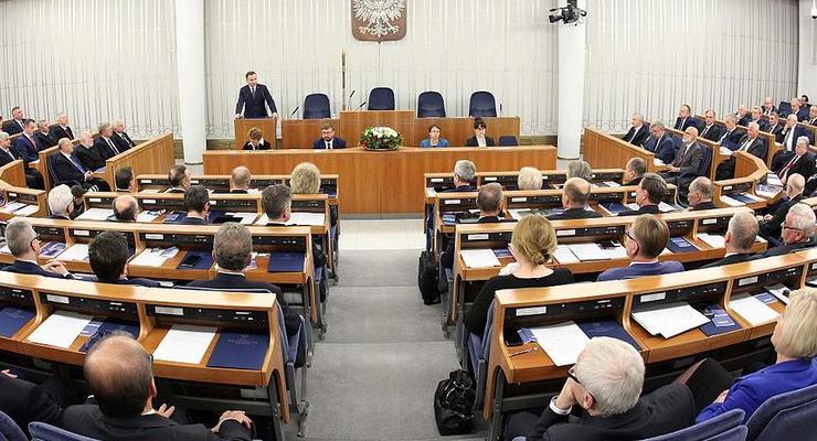Сенат Польши одобрил закон о "бандеровской идеологии"
