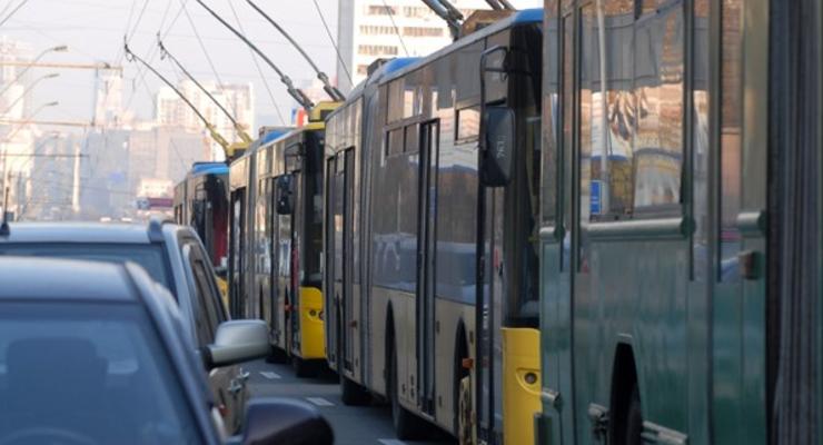 В Киеве автобусы и троллейбусы изменят маршруты из-за ярмарок