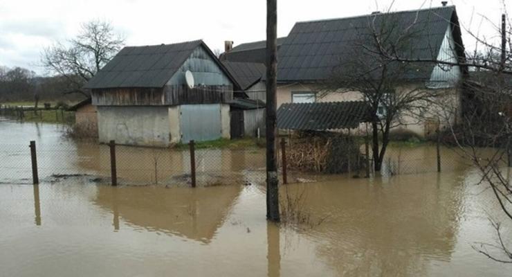 На Закарпатье в результате непогоды затоплены села и сельхозугодья