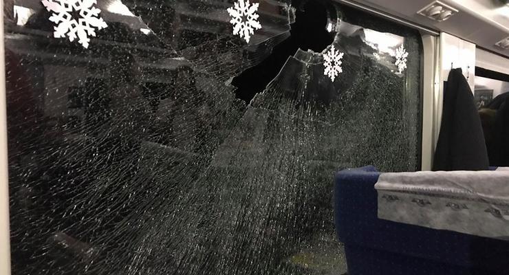 Укрзализныця сообщила о тратах на разбитые вандалами окна Интерсити
