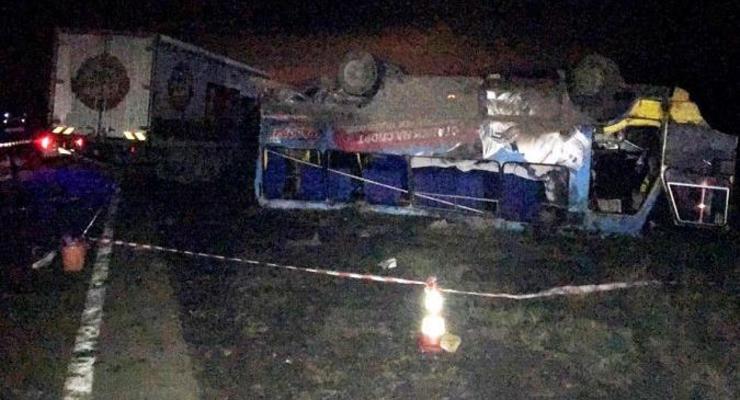В Херсонской области грузовик протаранил автобус