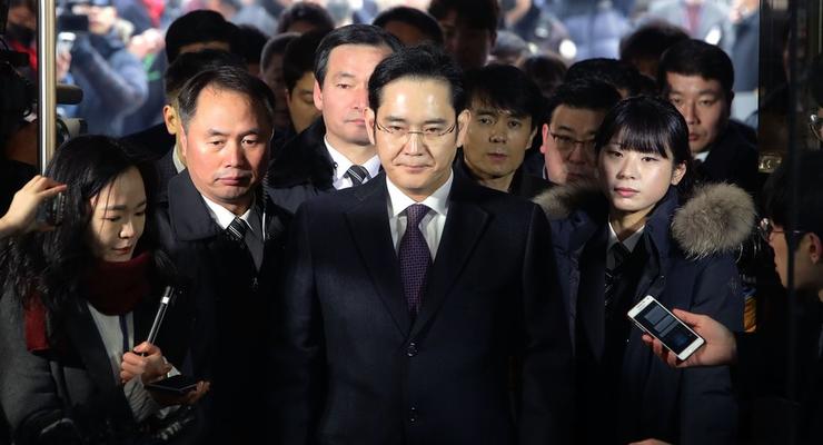 Наследника империи Samsung выпустили из тюрьмы
