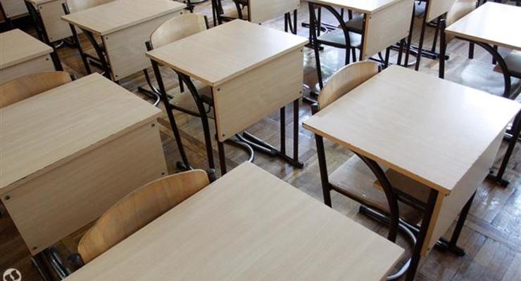 В Киеве приостановили занятия в трех школах