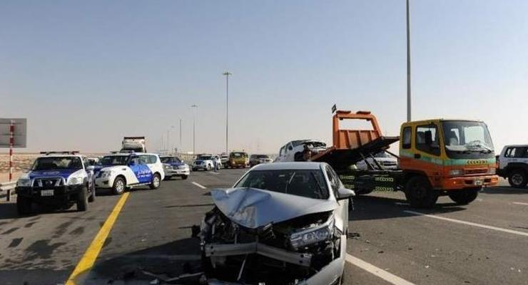 В Абу-Даби разбились 44 автомобиля
