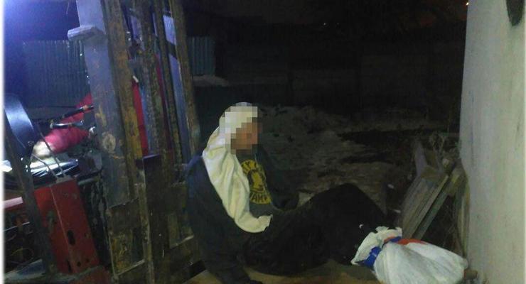В Одессе спасли примерзшего к крыше дома мужчину