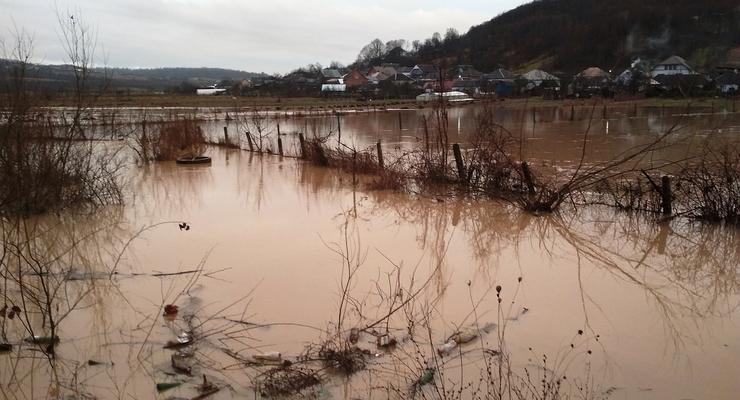 Прорвало дамбу: пять сел подтоплены в Закарпатской области