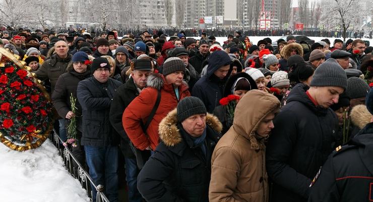 На похороны летчика Филипова пришли тысячи людей
