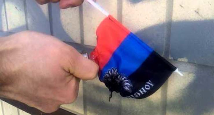 В ДНР будут наказывать на "осквернение" своего флага