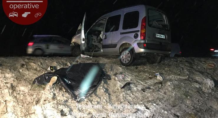 Под Киевом Renault вылетел на встречку, двое погибших