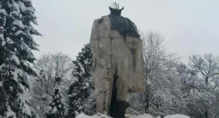 Во Львовской области отбили голову памятнику Шевченко