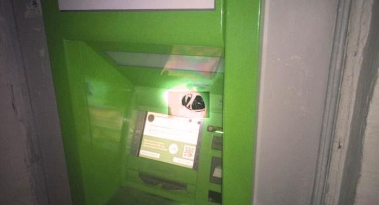 В Черниговской области задержали группировку, взламывающую банкоматы