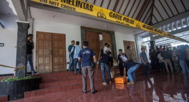 В Индонезии мужчина напал на прихожан церкви, четверо пострадали