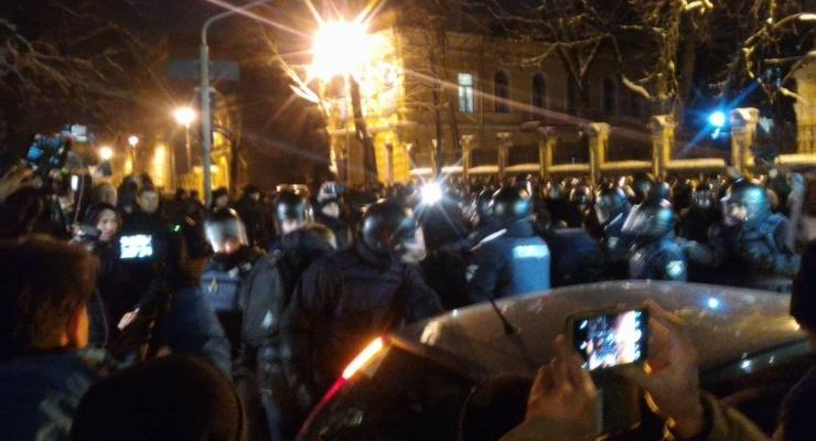 Под АП сторонники Саакашвили подрались с полицией