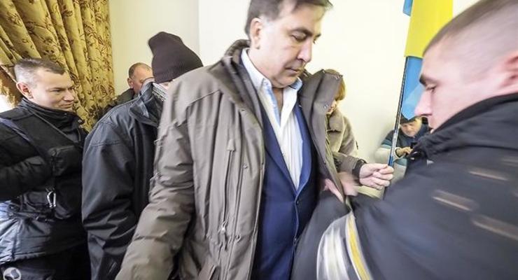 В АП отрицают депортацию Саакашвили самолетом Порошенко
