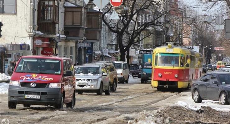 В Киеве 14 февраля введут бесплатный проезд в трамвае за поцелуй