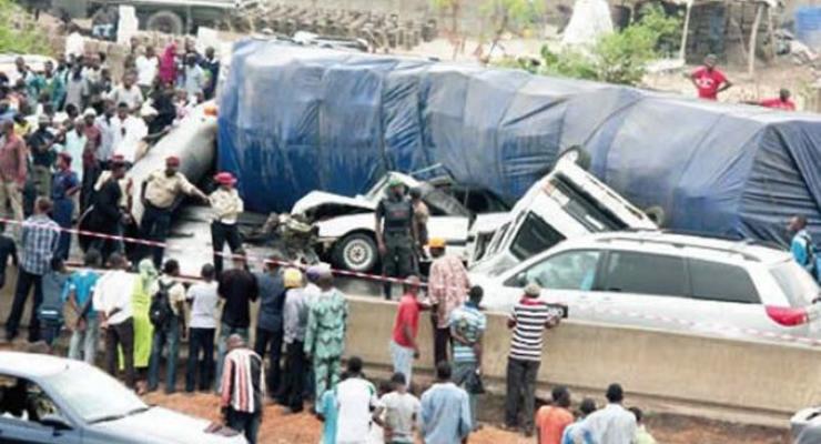 В Нигерии автобус столкнулся с грузовиком: погибли 22 ребенка