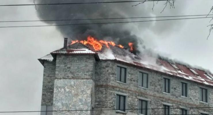 Во Львове сильный пожар произошел в офисном центре