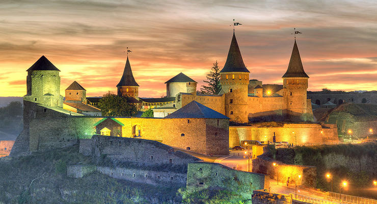 В старой крепости в Каменец-Подольском рухнула часть стены