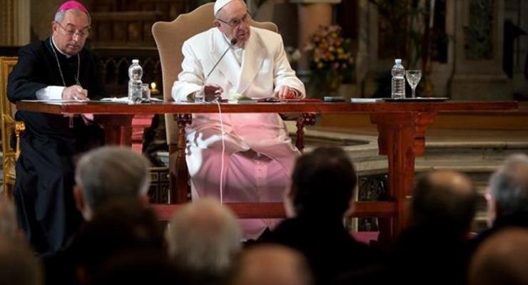 Папа Римский изменил процедуру отречения от церковных должностей