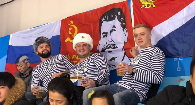 Россияне на Олимпиаде вывесили флаг со Сталиным