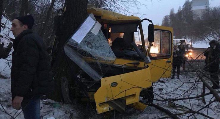 В Киеве столкнулись две маршрутки, образовалась большая пробка