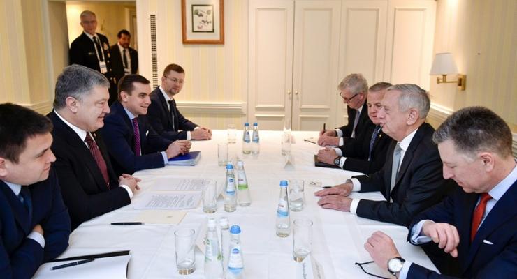 Порошенко и Мэттис обсудили санкции против России