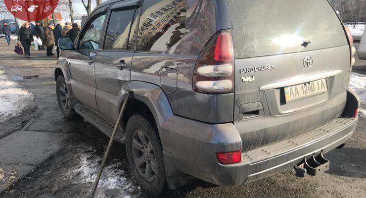 В Киеве полиция разняла драку пешехода с водителем