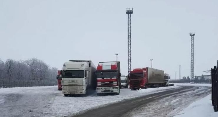 Пограничники РФ возобновили пропуск фур на КПП Нехотеевка