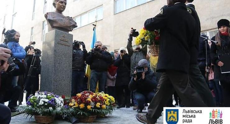 Во Львове открыли памятник Герою Небесной Сотни
