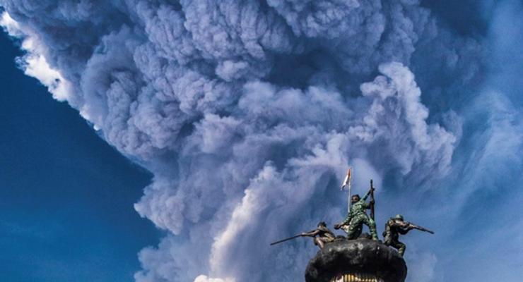 В Индонезии объявлен высший уровень опасности из-за вулкана