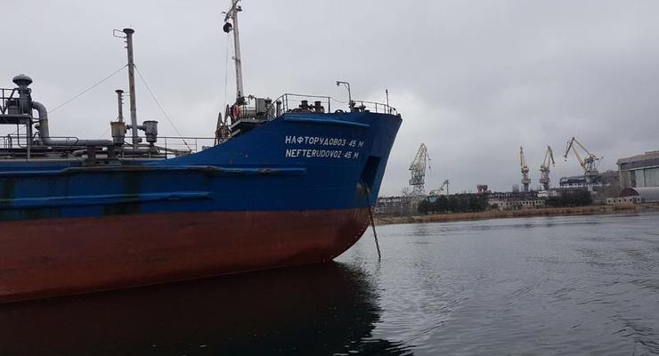 В Херсоне арестовали судно за поставки руды в Крым