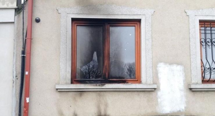 Офис венгерского общества в Ужгороде подожгли экстремисты из Польши