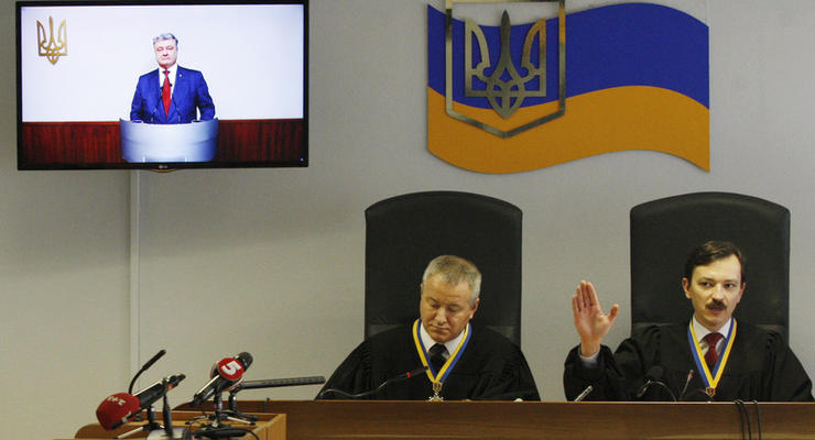 Суд отказал адвокатам в повторном допросе Порошенко