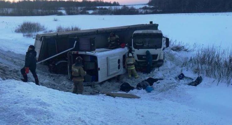 В России в ДТП с фурой и микроавтобусом погибли 9 человек
