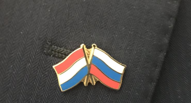 МН17: В Нидерландах требуют извинений от депутата за значок дружбы с РФ