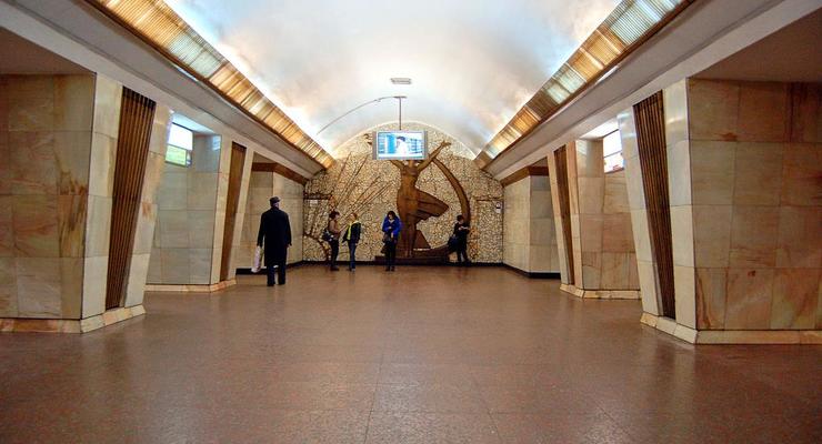 В Киеве в метро умер мужчина