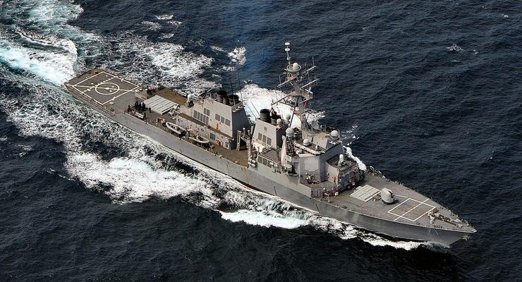 Ракетный эсминец США покинул Черное море